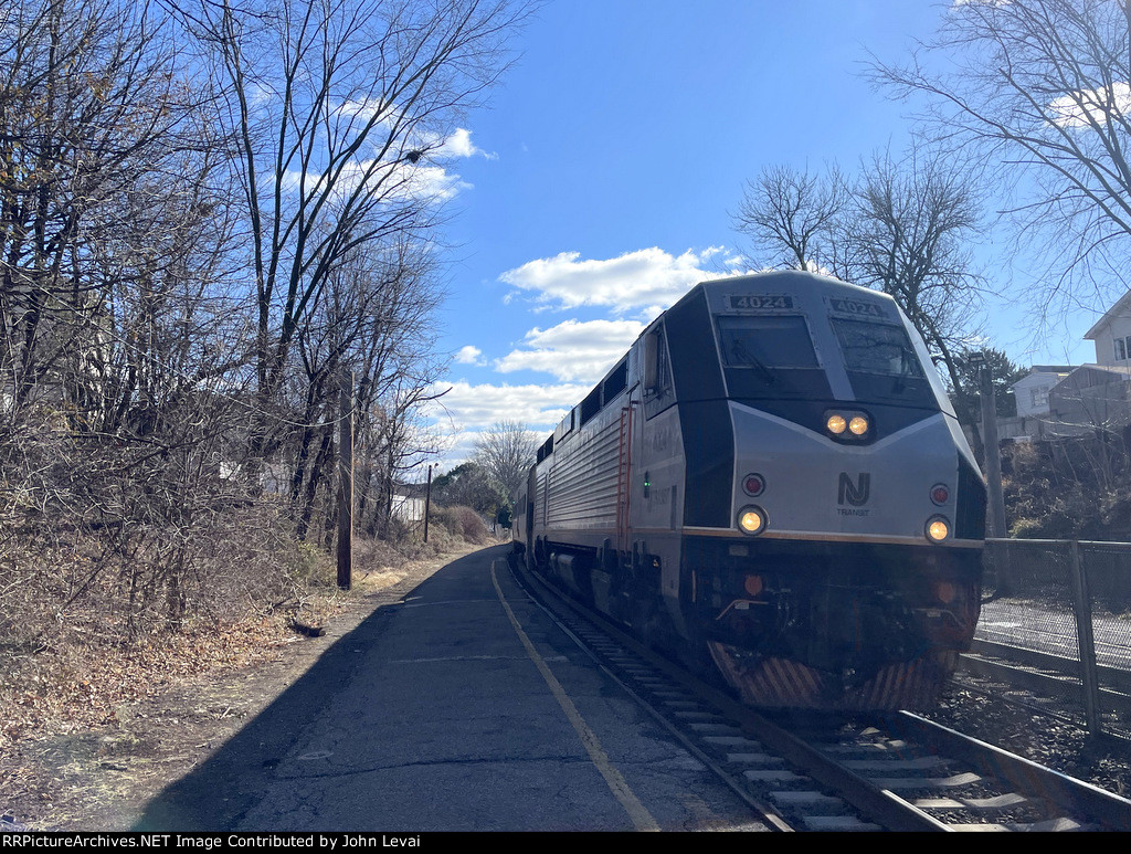 NJT Train # 1713 arriving into Kingsland Station with PL42AC leading 